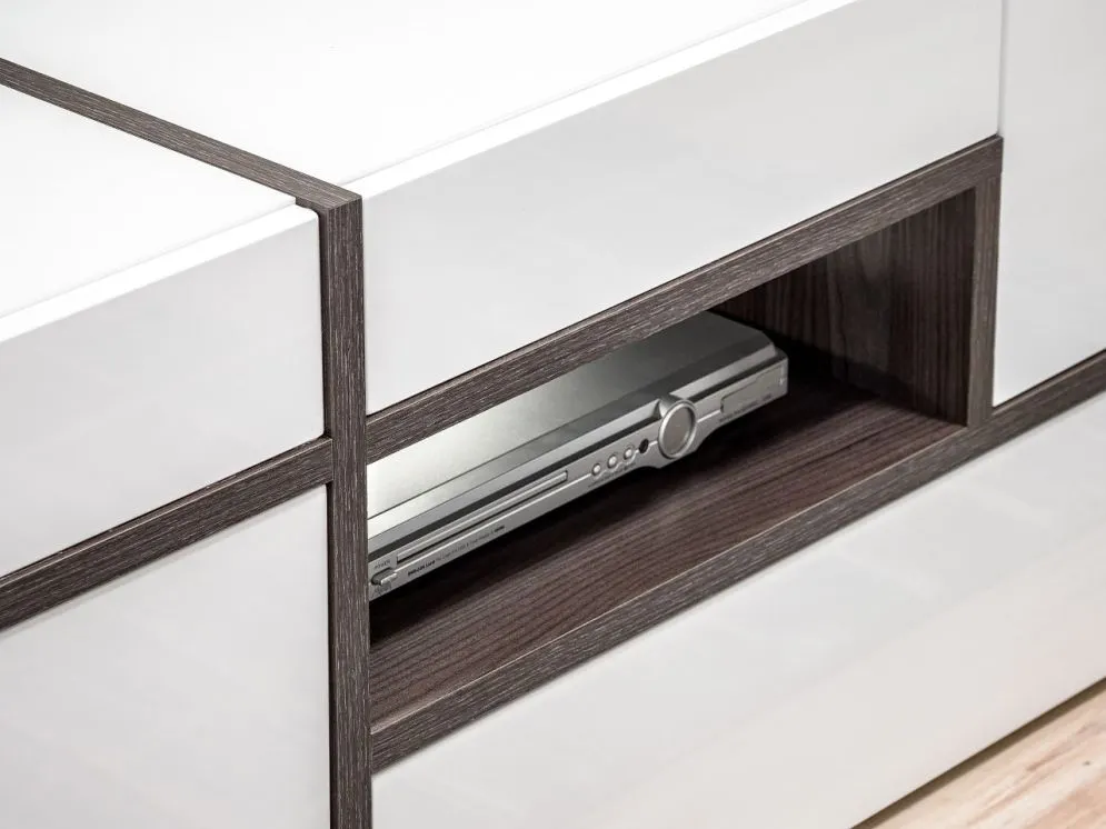 Szafka RTV CROSS biała w połysku z podświetleniem i z szufladą | MIRAT. kolekcja CROSS