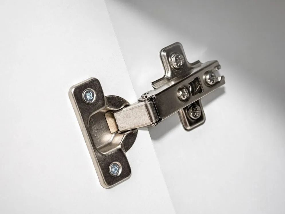 Meblościanka CROSS biały połysk do salonu z elementami w kolorze drewna | MIRAT.  kolekcja CROSS