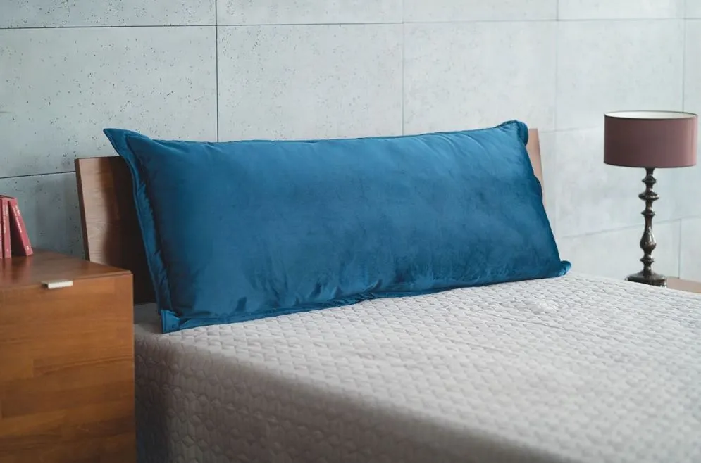 Poduszka zagłówek PILLOW CHIC 2 VELVET 180 granatowa pikowana | MIRAT.