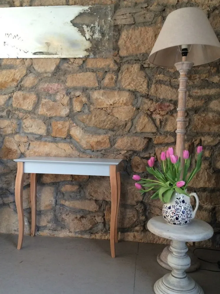 Konsola LILLO jasnoszara do salonu dekoracyjna | MIRAT. w stylu SKANDYNAWSKI kolekcja