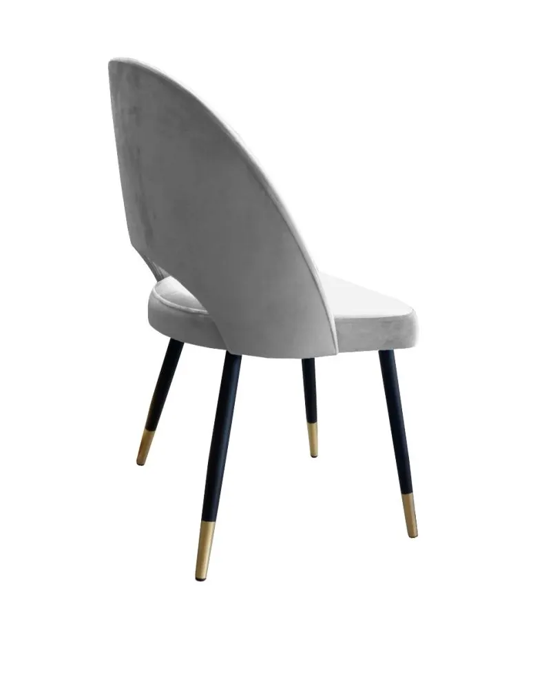 Krzesło ISKAR VELVET GOLD szare do salonu w stylu glamour | MIRAT. w stylu GLAMOUR kolekcja