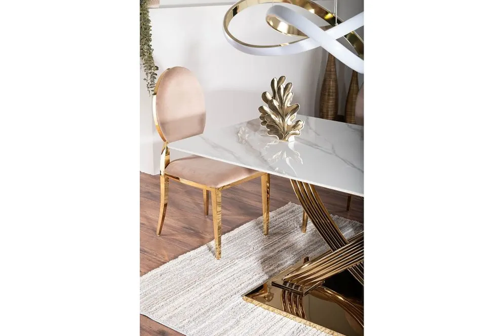 Krzesło glamour King Velvet beżowe na złotych nogach do salonu | MIRAT styl GLAMOUR