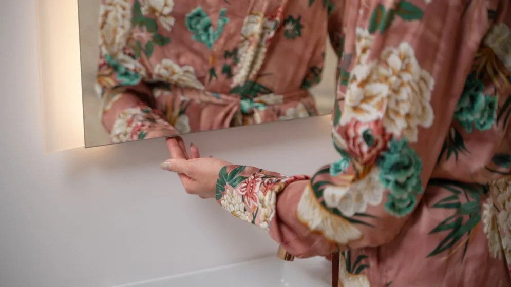 Lustro łazienkowe LED AURA 55x90 cm z regulowanym podświetleniem | MIRAT