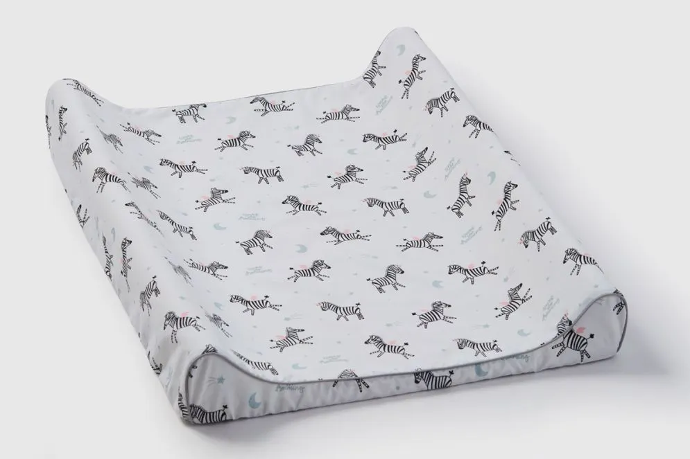 Czarno-biały profilowany przewijak dla niemowląt na komodę polski ZEBRY