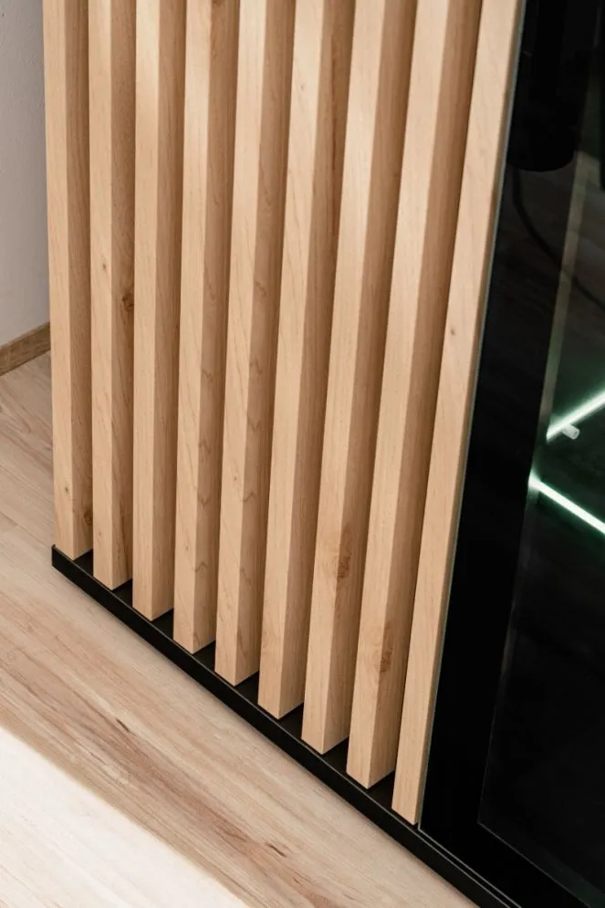 Witryna wysoka CAMERON LED hickory jackson/czarna z lamelami I sklep meblowy MIRAT.