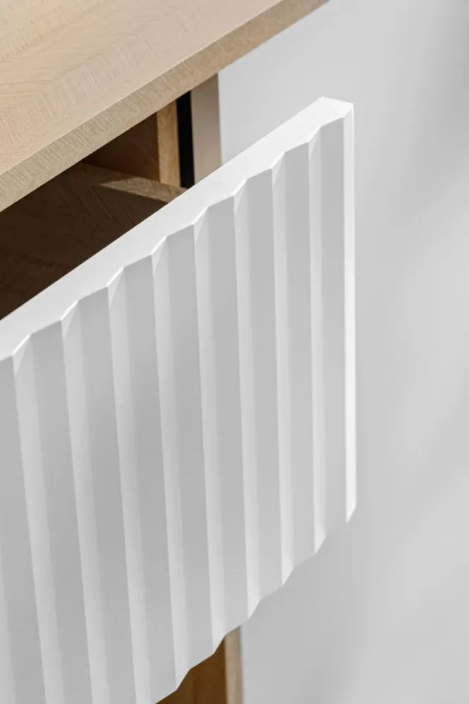 Komoda ZOE 1D3S jodełka scandi/biały mat trzyszufladowa I sklep meblowy MIRAT. styl RYFLOWANY, SKANDYNAWSKI