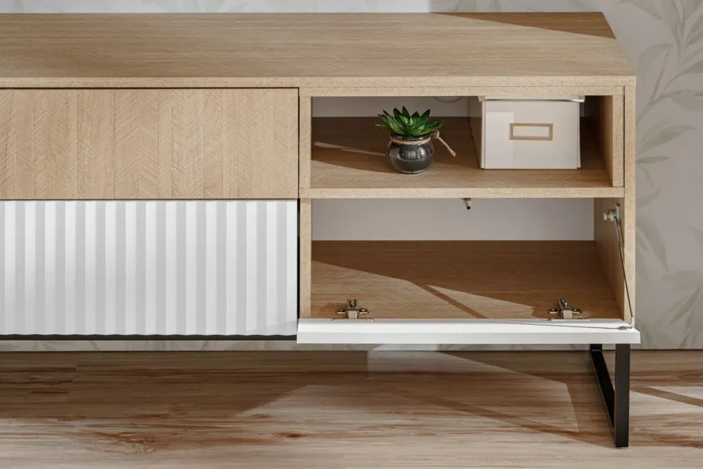 Szafka RTV ZOE 2K1S jodełka scandi/biały mat do salonu I sklep meblowy MIRAT. styl RYFLOWANY, SKANDYNAWSKI kolekcja ZOE