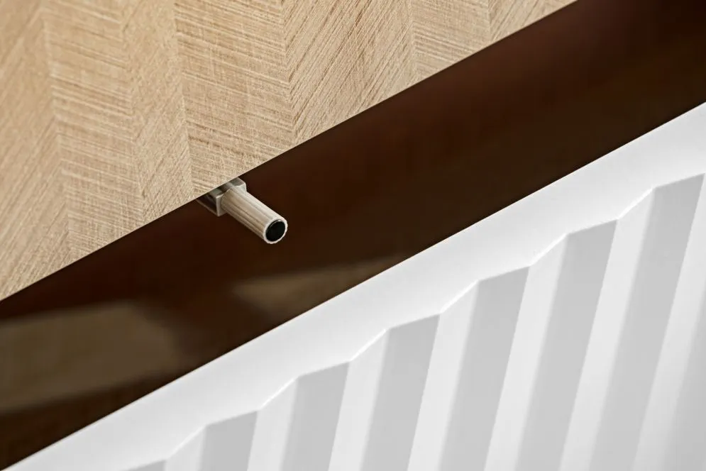 Szafka RTV ZOE 2K1S jodełka scandi/biały mat do salonu I sklep meblowy MIRAT. styl RYFLOWANY, SKANDYNAWSKI kolekcja ZOE