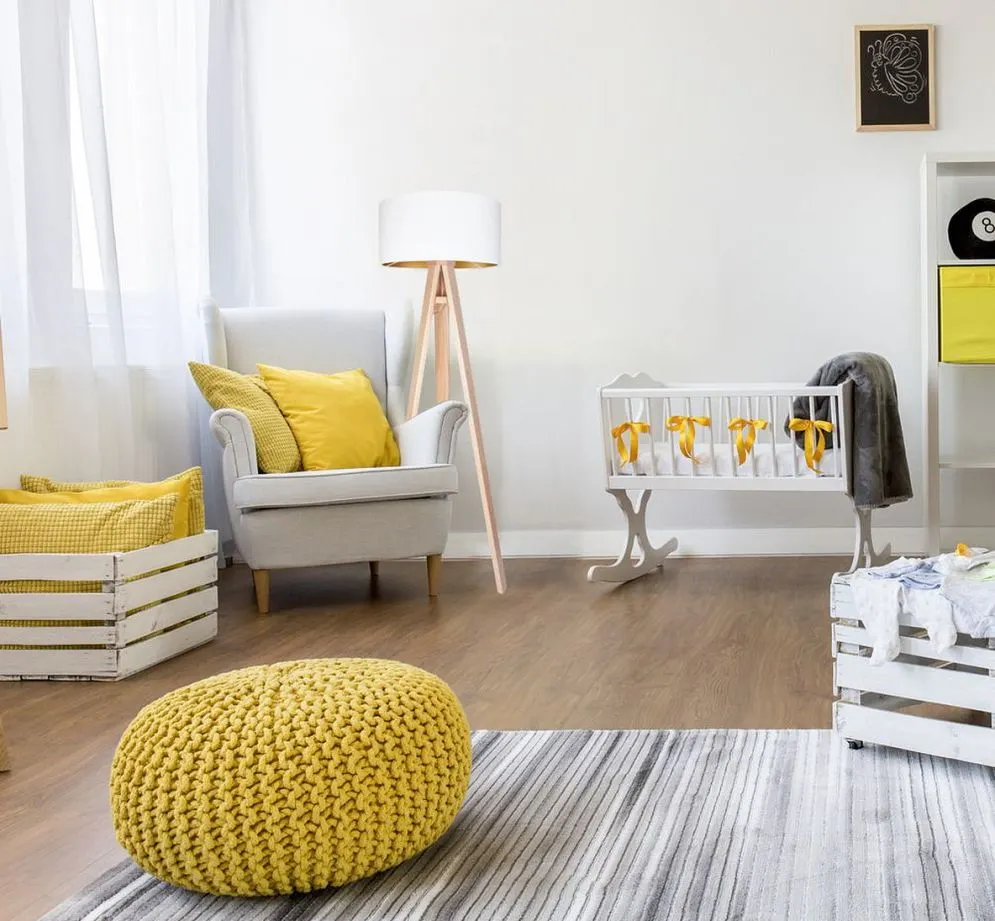 Lampa stojąca HOME 40 biała/złota/sosna na drewnianej podstawie | MIRAT.