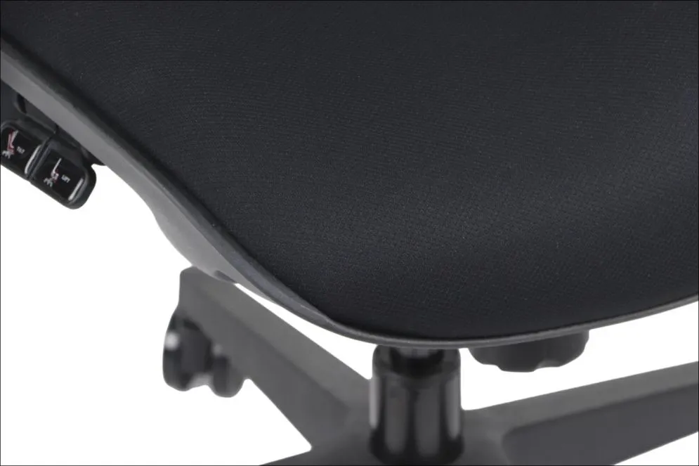 Fotel biurowy ERGONEW S1 czarny tkanina z mechanizmem synchronicznym I sklep meblowy MIRAT.