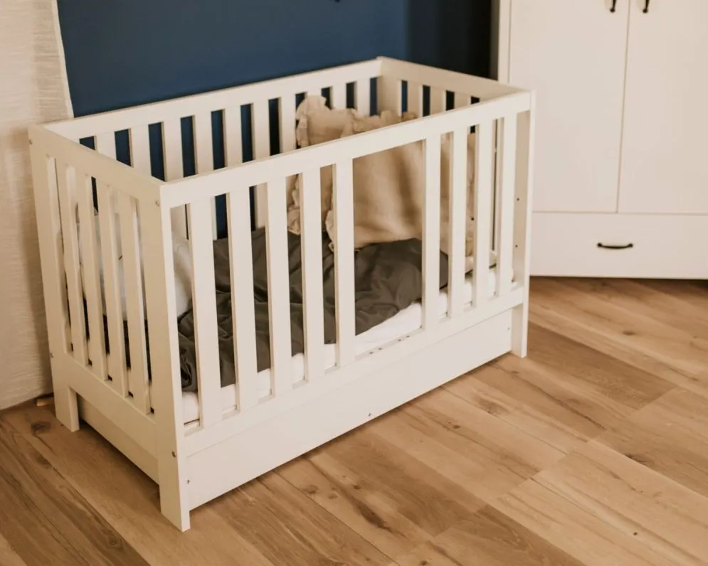 Łóżeczko dziecięce AMELIA II 120x60 białe I sklep meblowy MIRAT. styl SKANDYNAWSKI kolekcja AMELIA