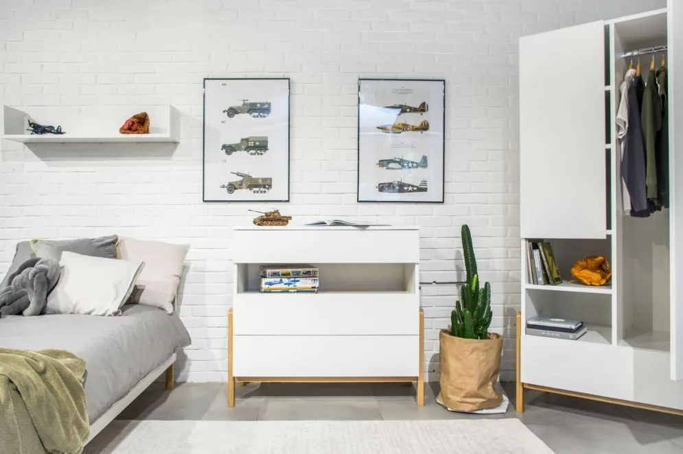 Komoda dla dzieci VICTOR biała/dąb z półką i szufladami | MIRAT. styl SKANDYNAWSKI kolekcja VICTOR