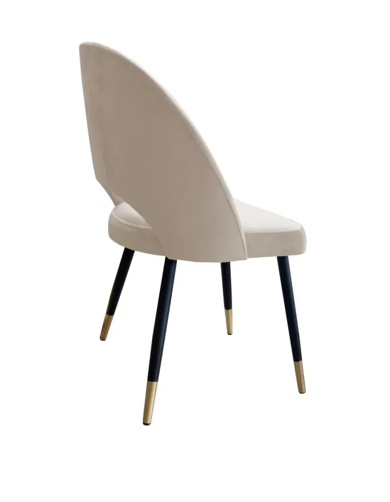 Krzesło ISKAR VELVET GOLD beżowe na czarno złotych nogach do salonu | MIRAT. w stylu GLAMOUR kolekcja