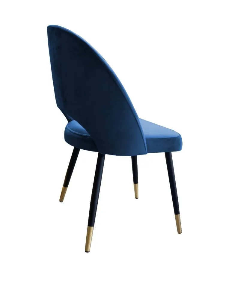 Krzesło ISKAR VELVET GOLD ciemno niebieskie na metalowych nogach | MIRAT. w stylu GLAMOUR kolekcja