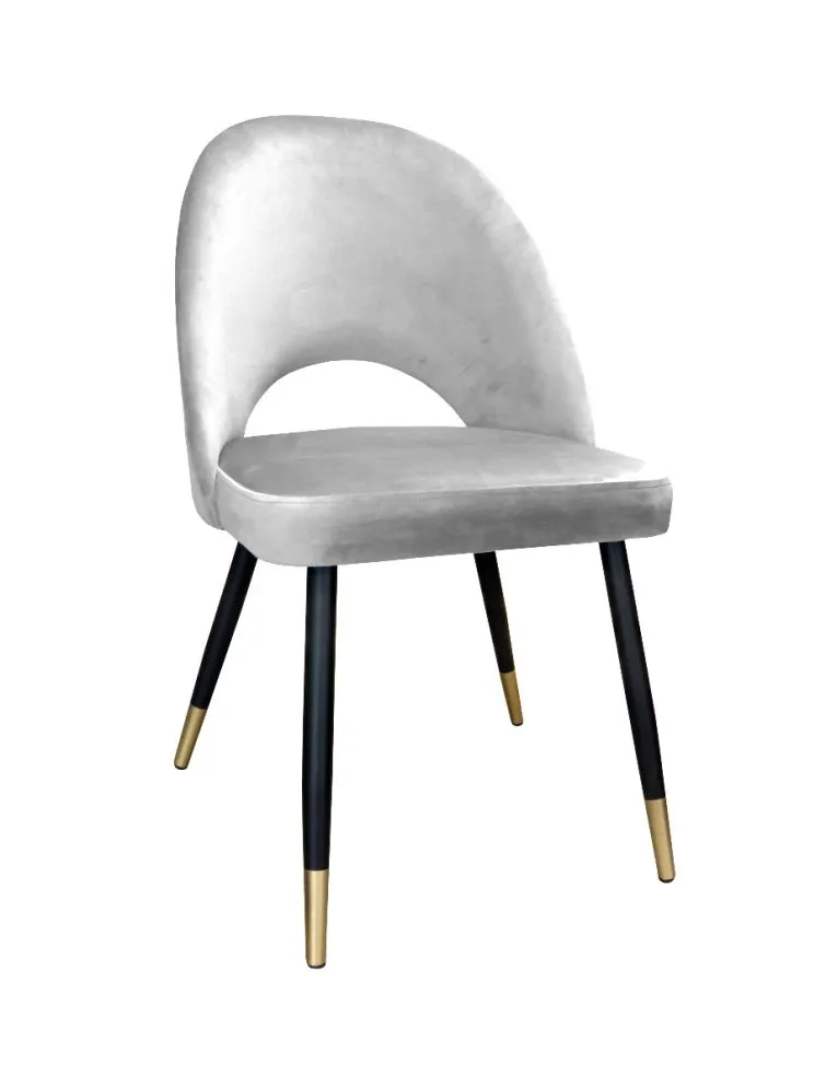 Krzesło ISKAR VELVET GOLD jasno szare nowoczesne z kubełkowym oparciem | MIRAT. w stylu GLAMOUR kolekcja