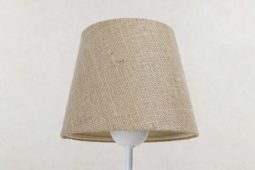Lampa stołowa ENTURO II beżowa z abażurem z juty I sklep meblowy MIRAT.