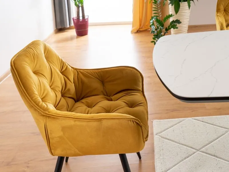 Zestaw krzeseł CHERRY VELVET 4 szt curry na metalowych nóżkach | MIRAT. w stylu GLAMOUR kolekcja
