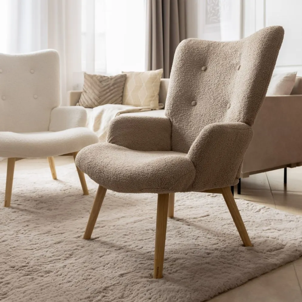 Fotel tapicerowany MOSS w tkaninie TEDDY BOUCLÉ beżowy z pikowaniami| MIRAT styl SKANDYNAWSKI