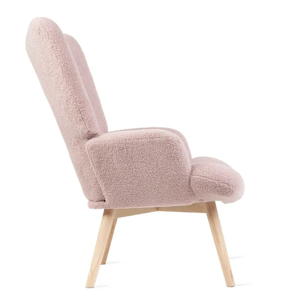 Fotel tapicerowany MOSS w tkaninie TEDDY BOUCLÉ różowy z podłokietnikami | MIRAT styl SKANDYNAWSKI