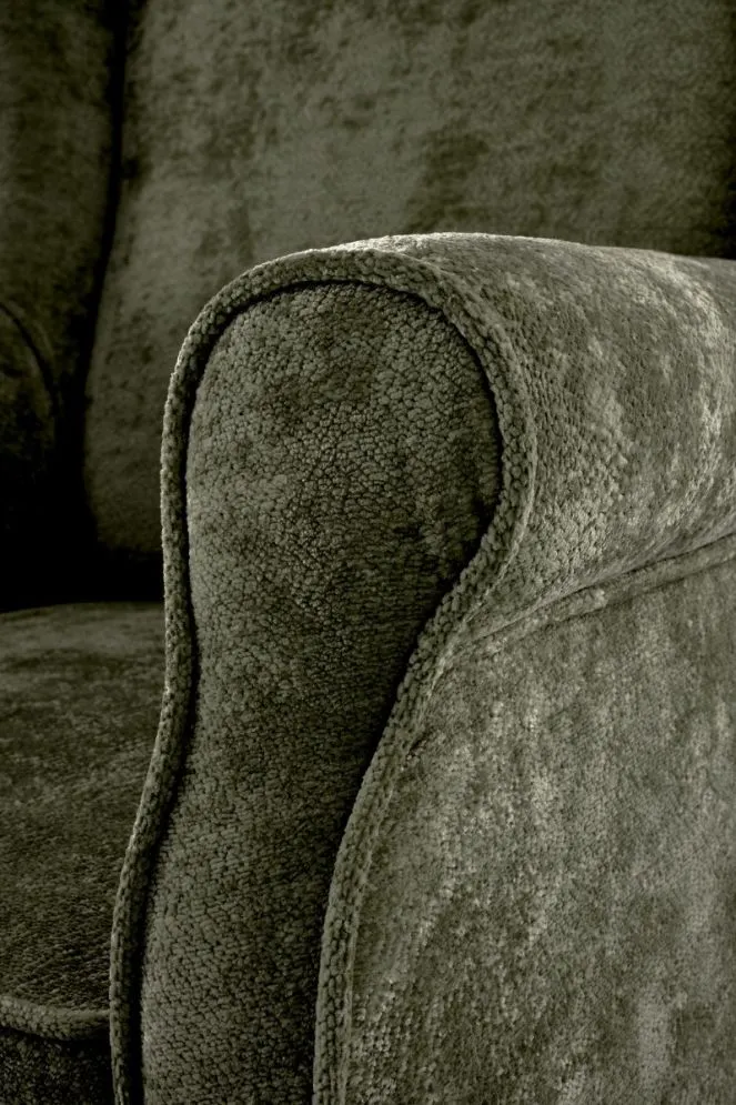 Fotel uszak HERMES oliwkowy na drewnianych nogach I sklep meblowy MIRAT.