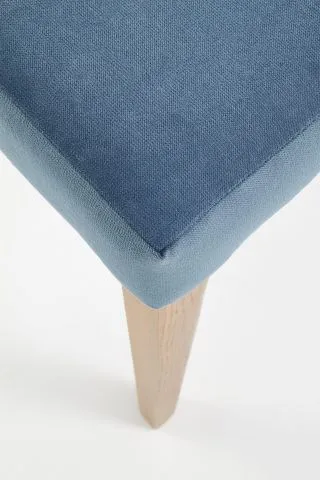 Krzesło WENANTY niebieskie dąb miodowy w stylu retro | MIRAT. w stylu VINTAGE kolekcja CHARAZIAK DESIGN