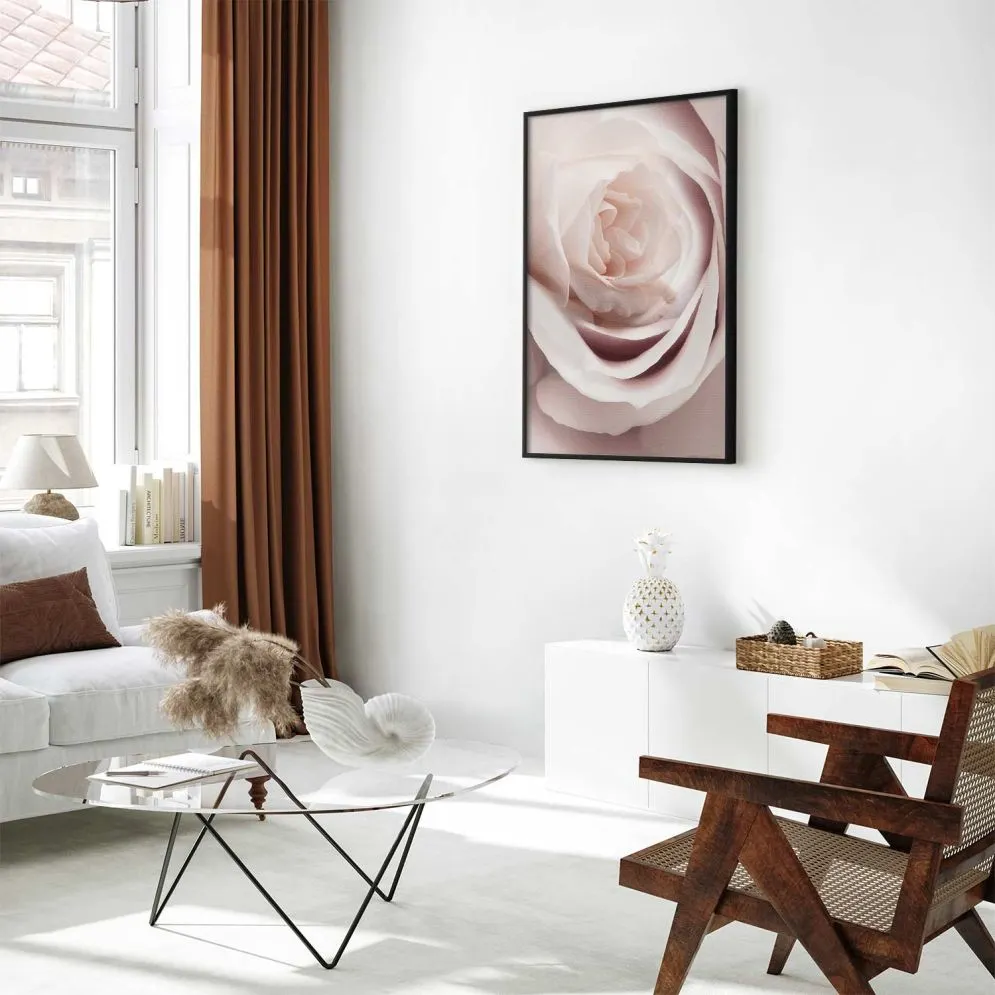 Plakat Porcelanowa róża 29,7x42 cm z ramą czarną bez marginesu | MIRAT.