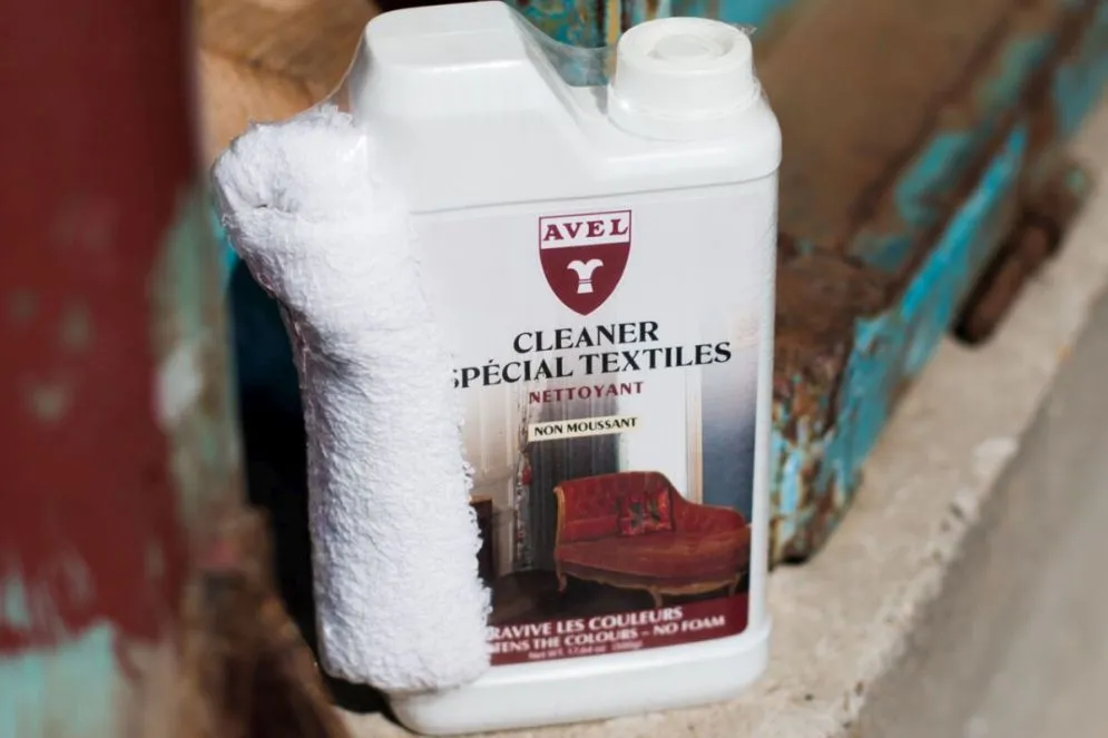 Płyn do czyszczenia AVEL LTHR Special Textiles and Alcantara Cleaner 500 ml I sklep meblowy MIRAT.