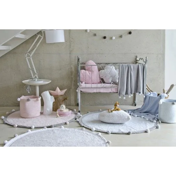 Dywan dziecięcy BUBBLY SOFT PINK 120x120 różowy z pomponami | MIRAT.