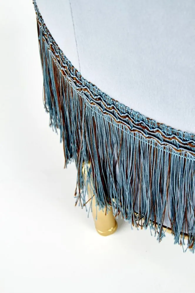 Pufa COSBY jasno niebieska/złota z frędzlami w stylu boho | MIRAT. styl GLAMOUR
