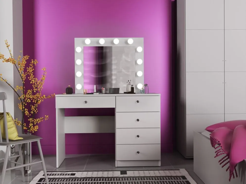 Toaletka PATRICIA 3 MEGA biały mat z lustrem w stylu glamour | MIRAT. w stylu GLAMOUR kolekcja