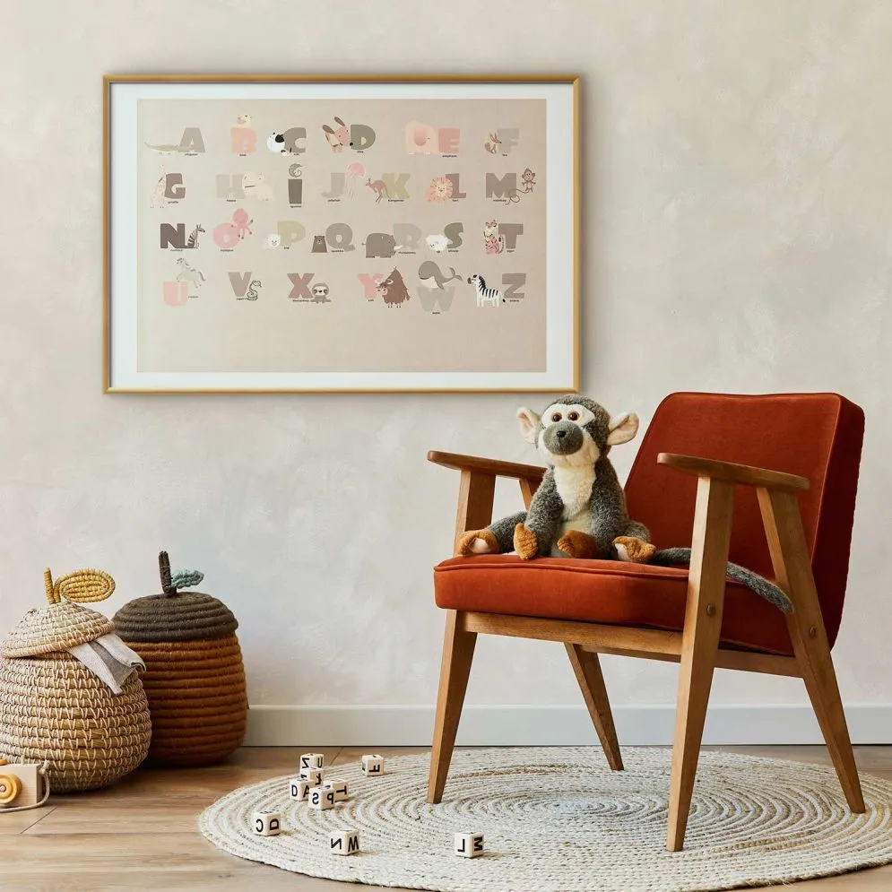 Plakat Beżowe abecadło 90x60 cm z ramą złotą z marginesem | MIRAT.