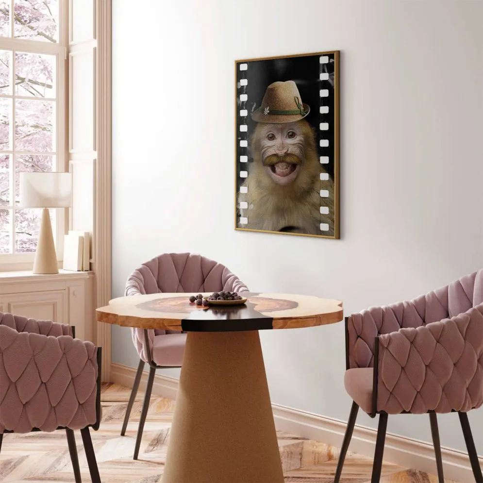 Plakat Małpa w kapeluszu 21x30 cm z ramą złotą bez marginesu | MIRAT.
