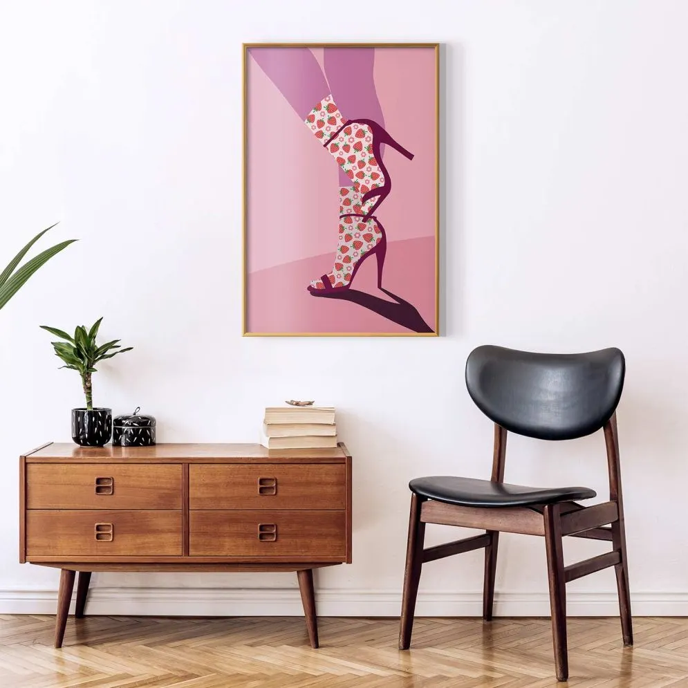 Plakat Skarpetki w truskawki 40x60 cm z ramą złotą bez marginesu | MIRAT.