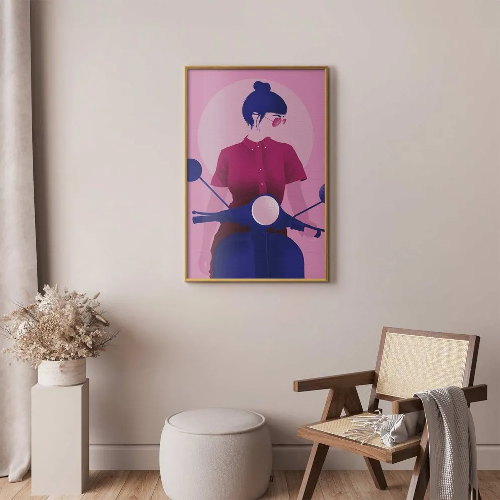 Plakat Kobieta na skuterze 21x30 cm z ramą złotą bez marginesu | MIRAT.