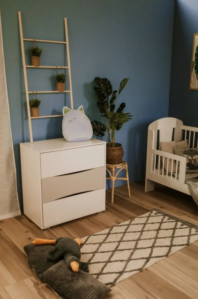 Minimalistyczna komoda dla dzieci PATI 80cm biała/szara z przewijakiem I sklep meblowy MIRAT. styl SKANDYNAWSKI