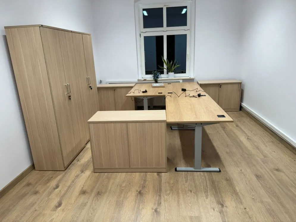 Biurko eCOMO 140x80cm dąb hickory z elektryczną regulacją wysokości I sklep meblowy MIRAT.