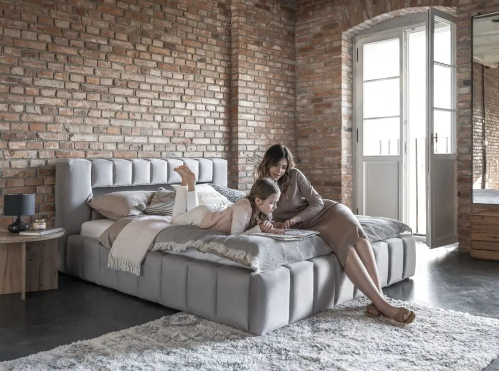 Łóżko tapicerowane LAMICA VELVET 160x200 jasnoszare z pojemnikiem i stelażem | MIRAT. styl GLAMOUR