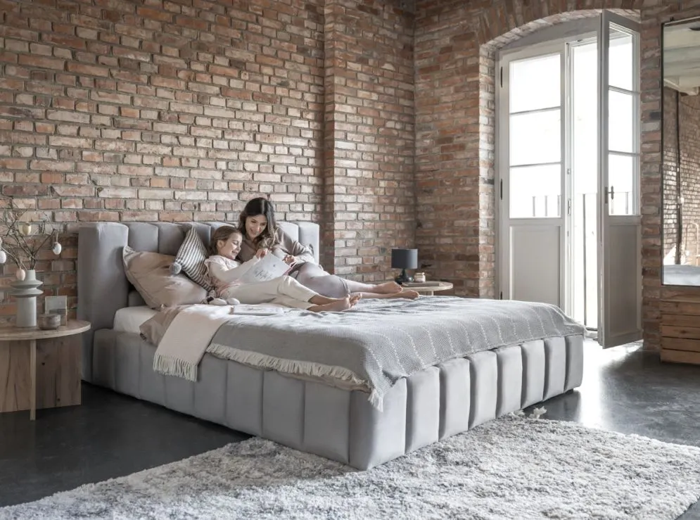 Łóżko tapicerowane LAMICA VELVET 160x200 jasnoszare z pojemnikiem i stelażem | MIRAT. styl GLAMOUR