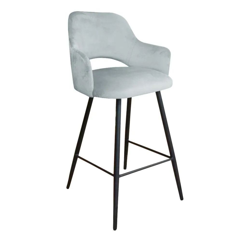 Hoker NAPO VELVET jasno szary na czarnych metalowych nogach | MIRAT. w stylu kolekcja