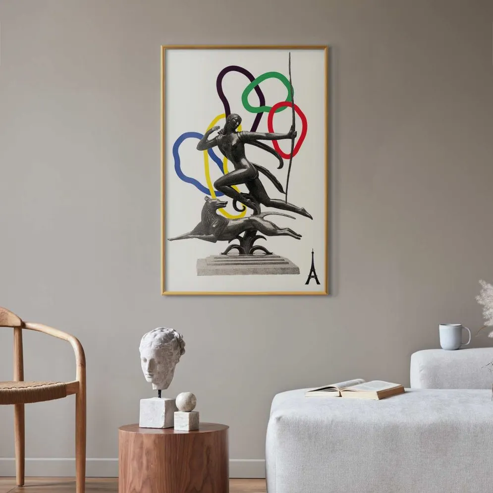 Plakat Strzelająca kobieta 60x90 cm z ramą złotą bez marginesu | MIRAT.