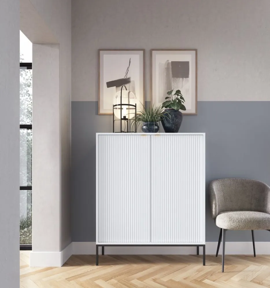 Komoda MILONA 2D 104 cm biała mat I sklep meblowy MIRAT. styl RYFLOWANY kolekcja MILONA