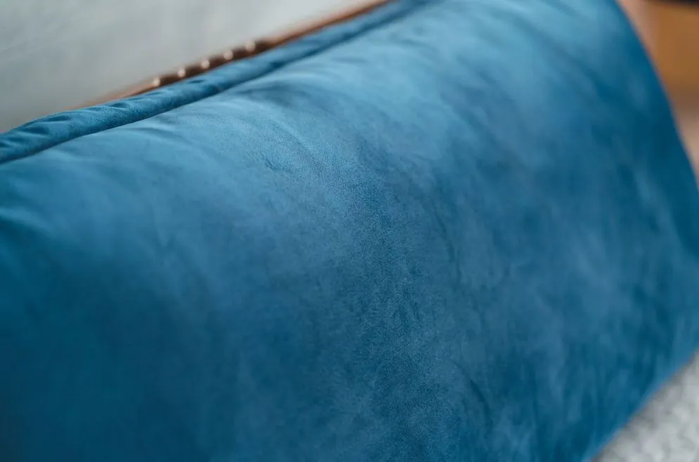 Poduszka zagłówek PILLOW CHIC 2 VELVET 180 granatowa pikowana | MIRAT.