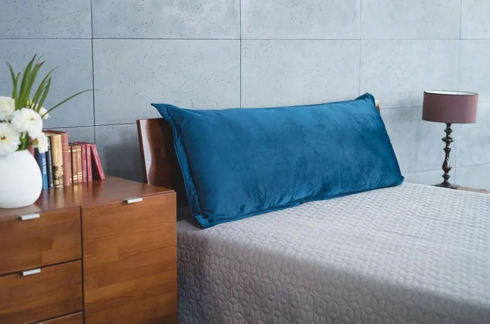 Poduszka zagłówek PILLOW CHIC 2 VELVET 180 granatowa pikowana | MIRAT.