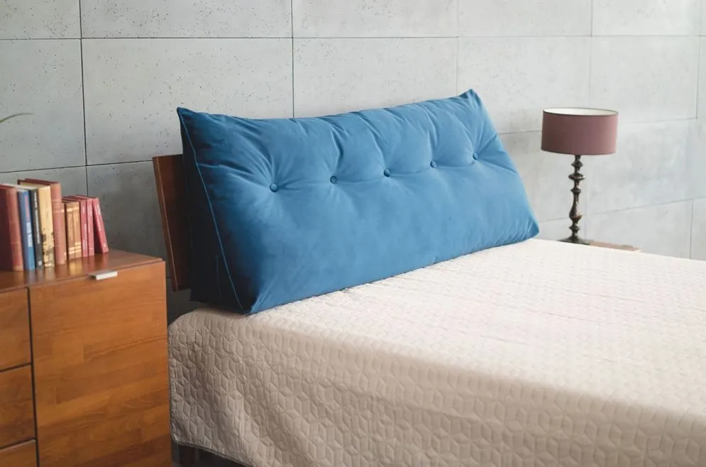 Poduszka zagłówek PILLOW CHIC VELVET 180 granatowa pikowana | MIRAT.