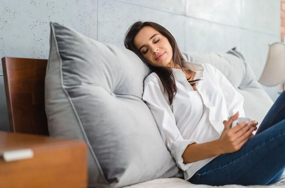 Poduszka zagłówek PILLOW CHIC VELVET 180 szara pikowana | MIRAT.