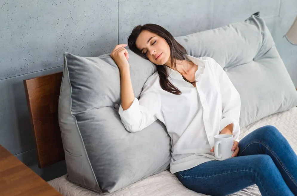 Poduszka zagłówek PILLOW CHIC VELVET 140 szara dekoracyjna | MIRAT.