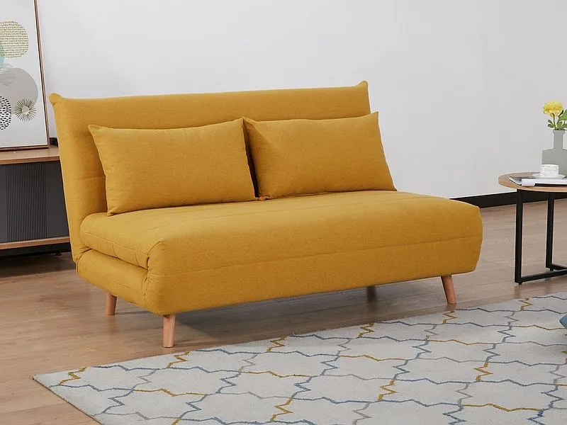 Sofa rozkładana z funkcją spania SPIKE II curry z poduszkami | MIRAT. styl SKANDYNAWSKI