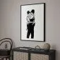 Plakat Kissing Coppers 60x90 cm z ramą czarną z marginesem | MIRAT.