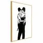 Plakat Kissing Coppers 21x30 cm z ramą złotą bez marginesu | MIRAT.