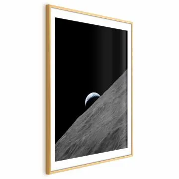 Plakat Samotna planeta 40x60 cm z ramą złotą z marginesem